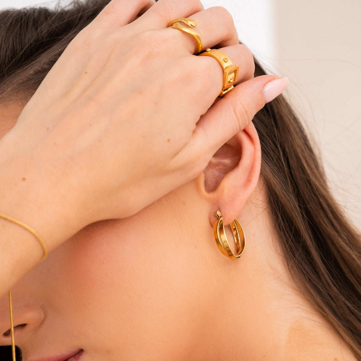 BRINCOS DE ARGOLA TALIA BANHADOS A OURO 18K